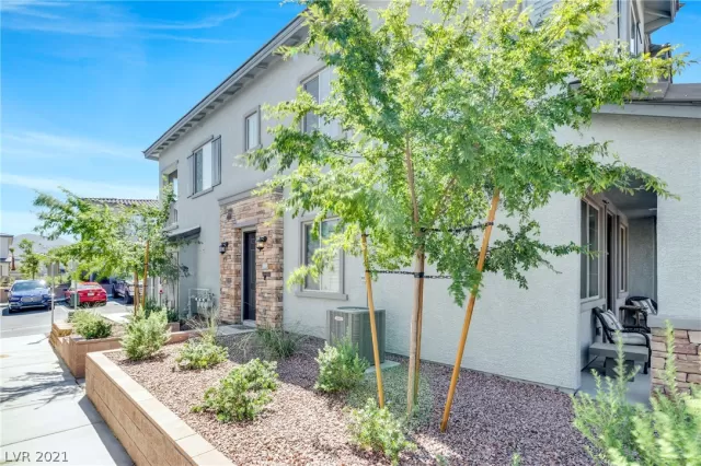 MLS: 2327548 Condo For Sale