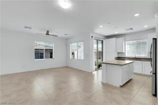 Photo #6: 2327548 Listing