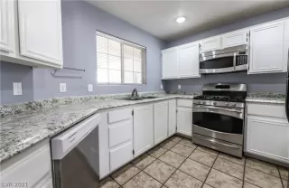 Photo #4: 2327583 Listing 