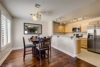 Photo #4: 2327585 Listing