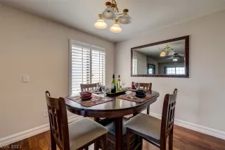 Photo #5: 2327585 Listing