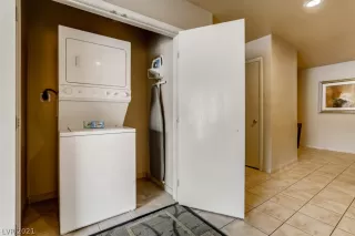 Photo #4: 2327587 Listing