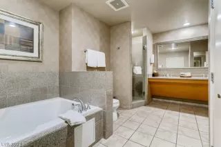 Photo #6: 2327587 Listing