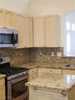 Photo #3: 2327604 Listing