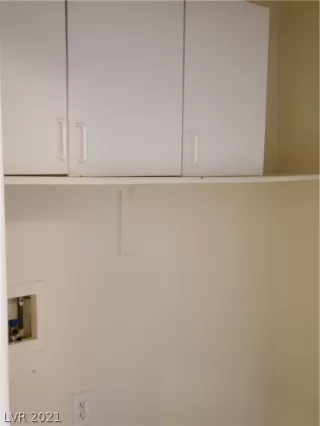 Photo #5: 2327604 Listing