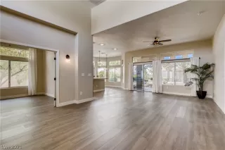Photo #5: 2327608 Listing 