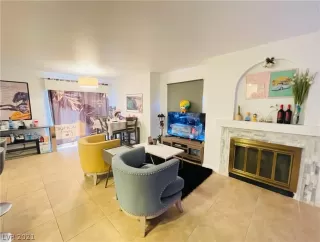 Photo #3: 2327621 Listing