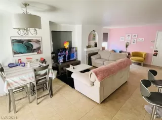 Photo #5: 2327621 Listing