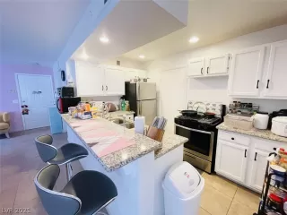 Photo #6: 2327621 Listing