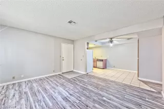 Photo #3: 2327641 Listing