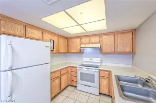 Photo #5: 2327641 Listing