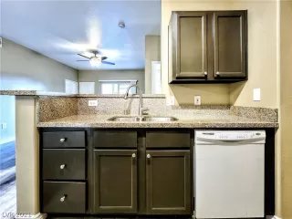 Photo #4: 2327674 Listing 