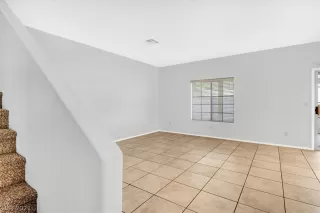 Photo #6: 2327677 Listing