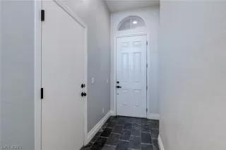 Photo #3: 2327687 Listing