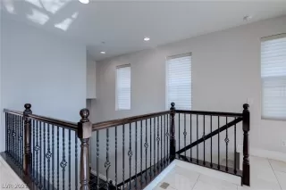 Photo #5: 2327687 Listing