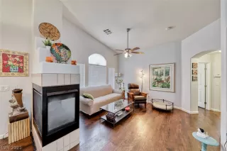 Photo #3: 2327694 Listing 