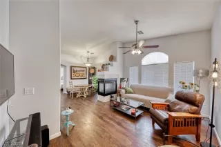 Photo #4: 2327694 Listing 