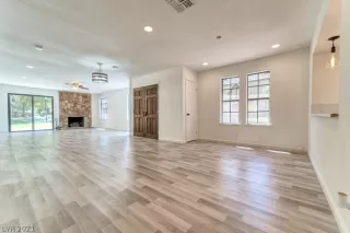 Photo #3: 2327702 Listing