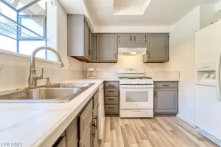 Photo #6: 2327702 Listing