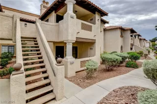 Photo #1: 2327704 Listing