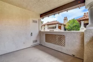 Photo #2: 2327704 Listing