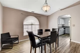 Photo #6: 2327704 Listing