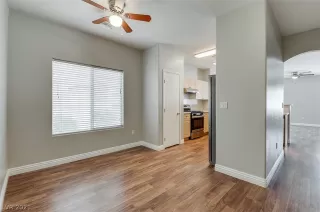 Photo #3: 2327722 Listing