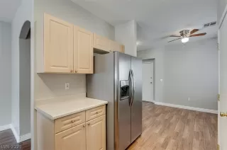 Photo #6: 2327722 Listing