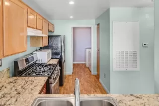 Photo #4: 2327725 Listing