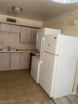 Photo #2: 2327746 Listing