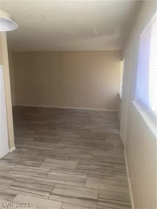 Photo #4: 2327746 Listing