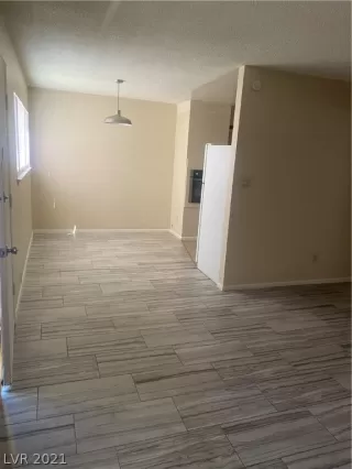 Photo #5: 2327746 Listing