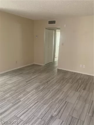 Photo #6: 2327746 Listing