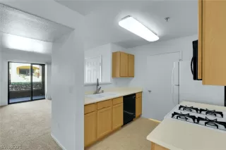 Photo #5: 2327785 Listing 