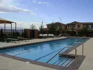 Photo #6: 2327807 Listing