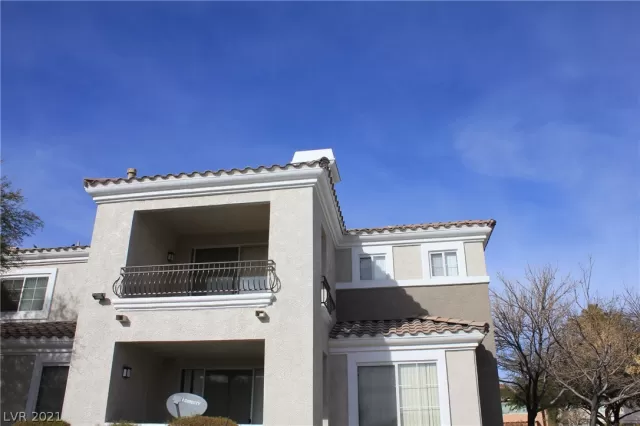 MLS: 2327824 Condo For Sale