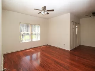 Photo #3: 2327843 Listing 