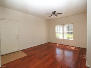 Photo #5: 2327843 Listing 