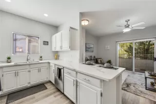 Photo #4: 2327844 Listing