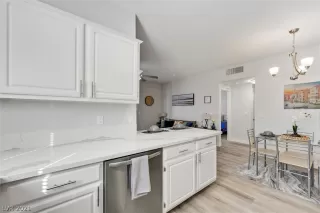 Photo #5: 2327844 Listing