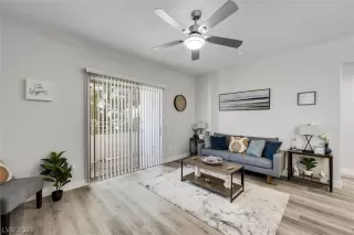 Photo #6: 2327844 Listing