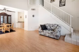 Photo #4: 2327847 Listing 