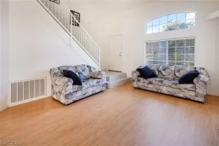 Photo #5: 2327847 Listing 