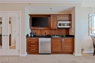 Photo #4: 2327866 Listing 