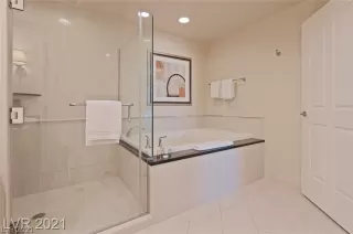 Photo #5: 2327866 Listing 