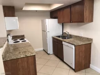 Photo #3: 2327880 Listing
