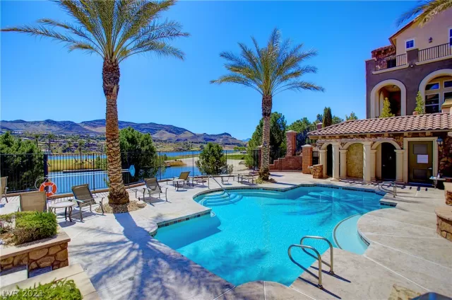 MLS: 2327918 Condo For Sale