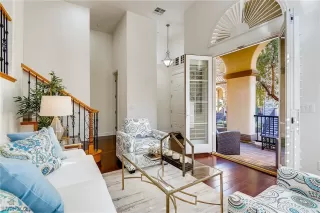 Photo #1: 2327918 Listing 