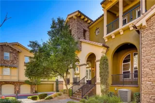 Photo #2: 2327918 Listing 