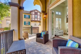 Photo #5: 2327918 Listing 